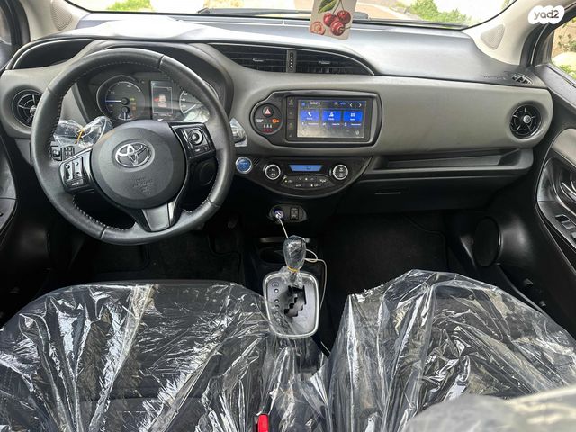 טויוטה יאריס