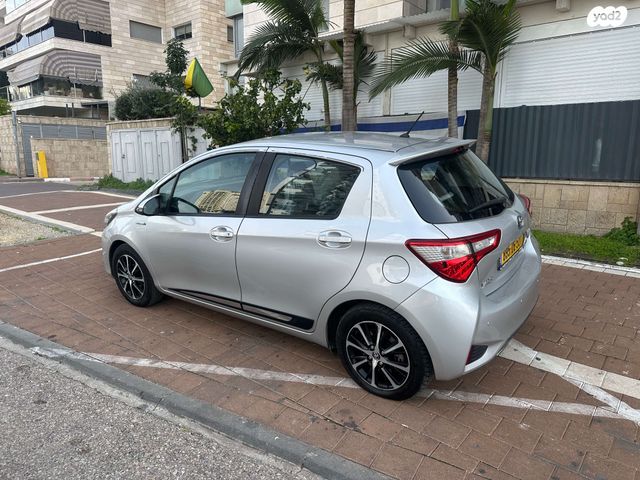 טויוטה יאריס