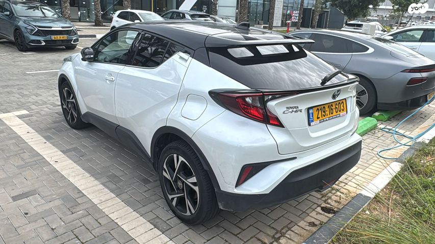 מודעת רכב טויוטה C-HR