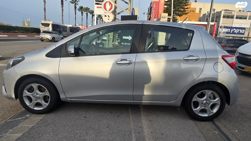 טויוטה יאריס