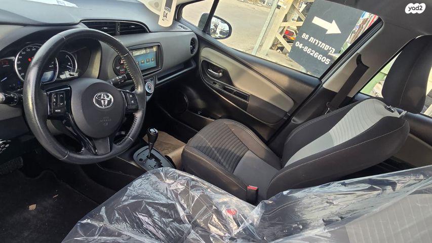 טויוטה יאריס