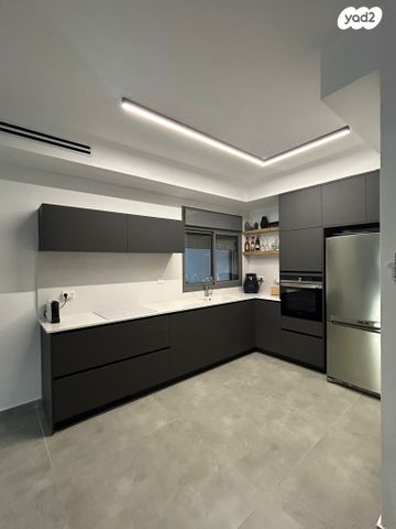 דירה, שלום הגליל 1, אריק שרון, נהריה