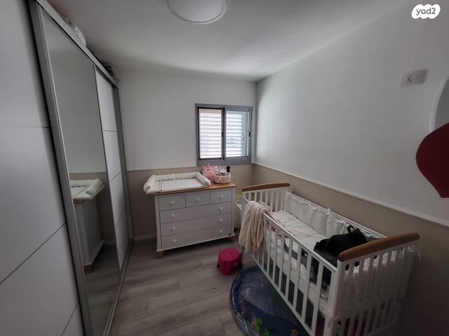 דירה, שדרות מנחם בגין 8, החותרים, טירת כרמל