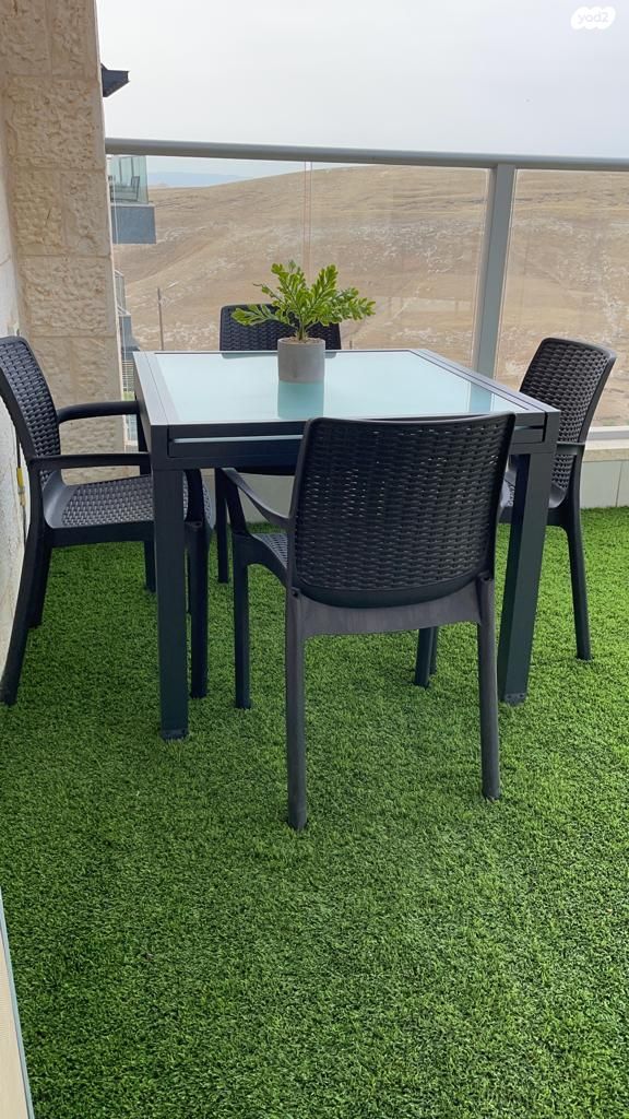 דירה, הצלף 8, צמח השדה, מעלה אדומים