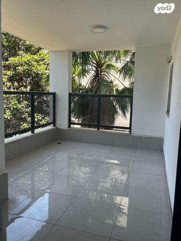 דירה, משה דיין 28, בן גוריון, חולון