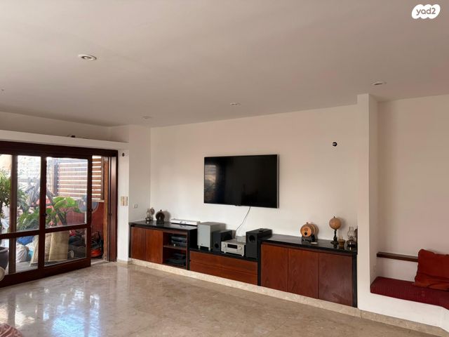 גג/ פנטהאוז, פנחס רוטנברג 11, נגבה, רמת גן