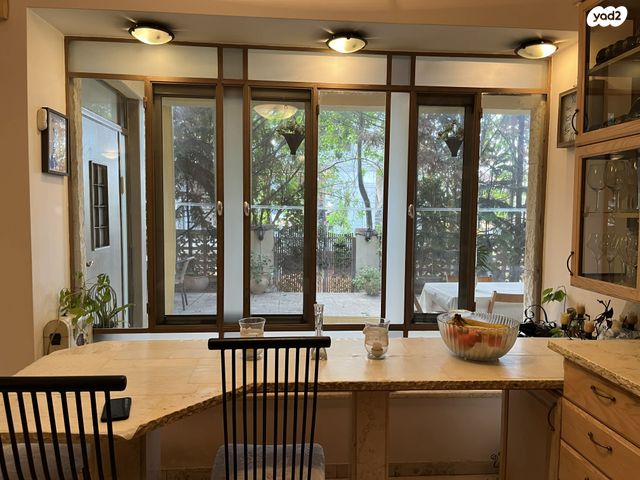 דו משפחתי, הזית 10, שאר העיר, מזכרת בתיה