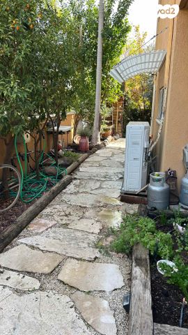 דו משפחתי, חצב 84, בת חפר, בת חפר