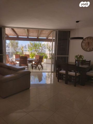 גג/ פנטהאוז, גולדה מאיר 20, קרית אילון, חולון