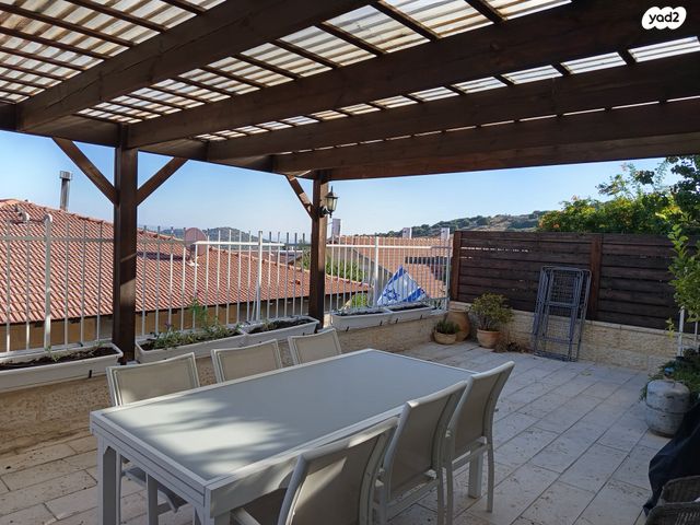 דו משפחתי, הר כתרון 33, הר כתרון, צור הדסה