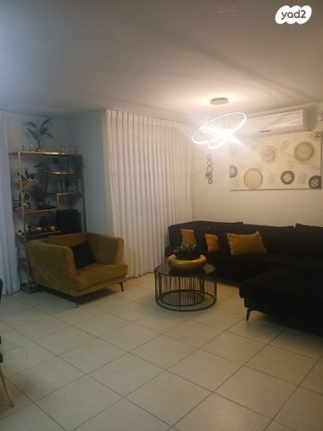 דופלקס, חצב 13, גבע בנימין, אדם - גבע בנימין