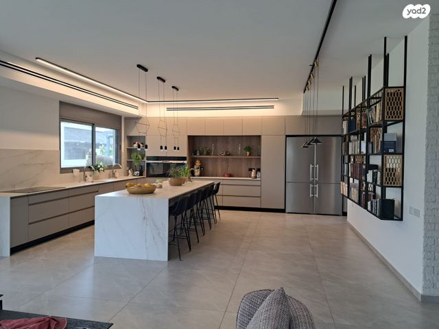 דו משפחתי, השעורה 67, מרכז שפירא, מרכז שפירא