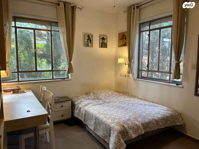 דו משפחתי, הזית 10, שאר העיר, מזכרת בתיה