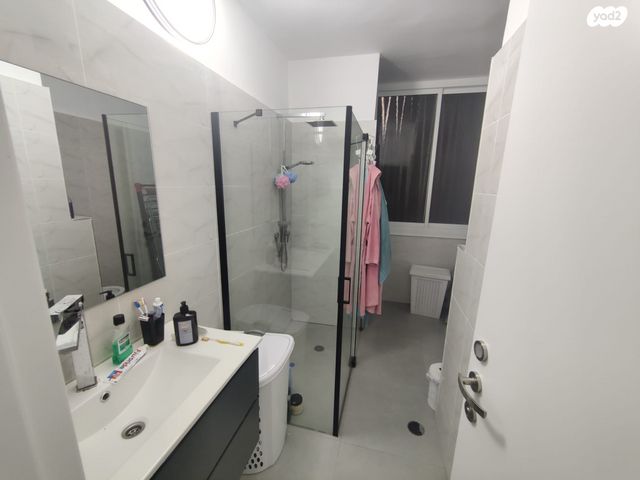 דירה, חזון אי"ש 15, רמב"ם, ראשון לציון