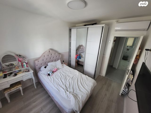 דירה, שדרות מנחם בגין 8, החותרים, טירת כרמל