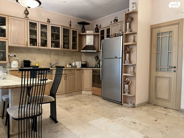 דו משפחתי, הזית 10, שאר העיר, מזכרת בתיה