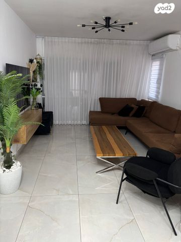 בית פרטי/ קוטג', יוכבד בת מרים 19, נווה מנחם, באר שבע