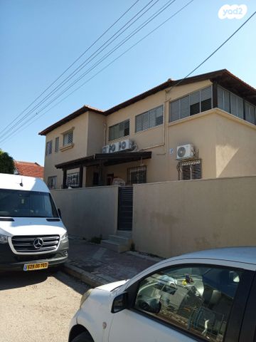 דו משפחתי, אביר יעקב 17, נוף הירדן, בית שאן