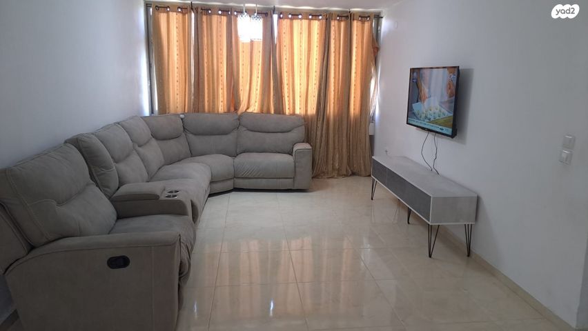 דירה, הגיבורים 8, שיכון ב, טבריה