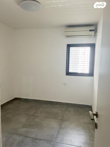 דירה, משה דיין 28, בן גוריון, חולון