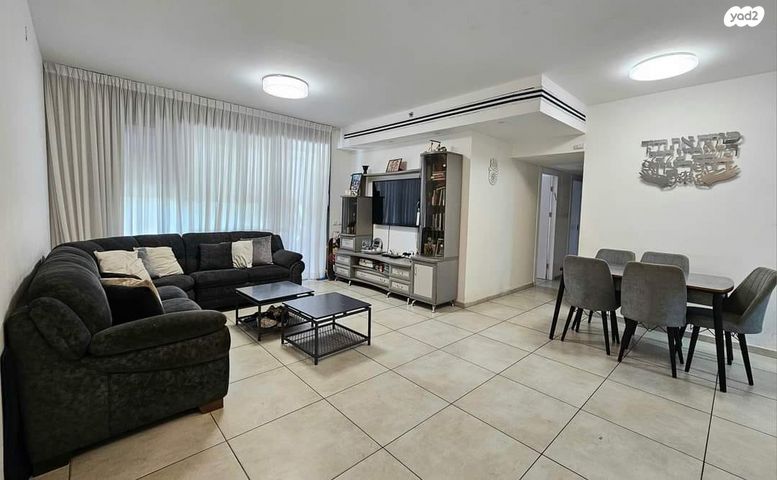 דירה, יגאל אלון 4, המרכז האזרחי, רמלה