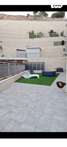 דירת גן, מאיר וייס 14, פסגת זאב, ירושלים