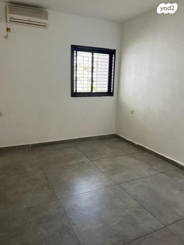 דירה, משה דיין 28, בן גוריון, חולון