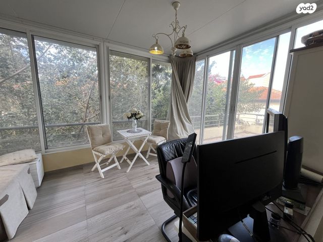 דו משפחתי, הזית 10, שאר העיר, מזכרת בתיה