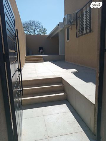 דו משפחתי, אביר יעקב 17, נוף הירדן, בית שאן