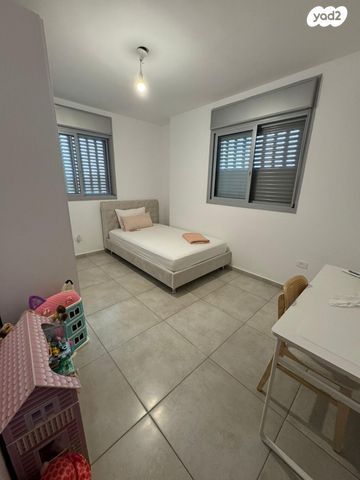 דירה, הצלף 8, צמח השדה, מעלה אדומים