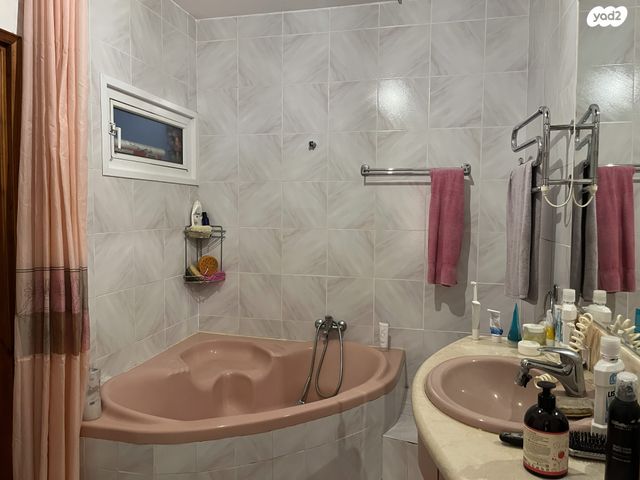 דו משפחתי, הזית 10, שאר העיר, מזכרת בתיה