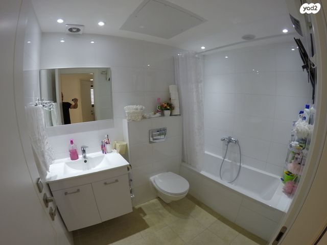 דירה, הרב ניסנבאום 37, אזור תעשיה, בת ים