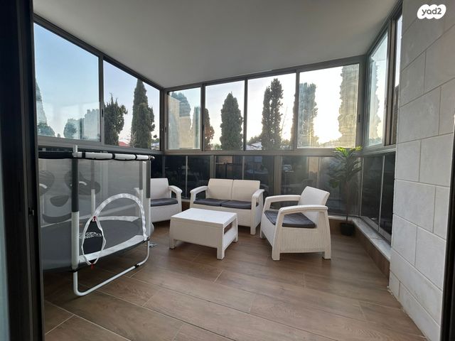 דירה, שלום הגליל 1, אריק שרון, נהריה