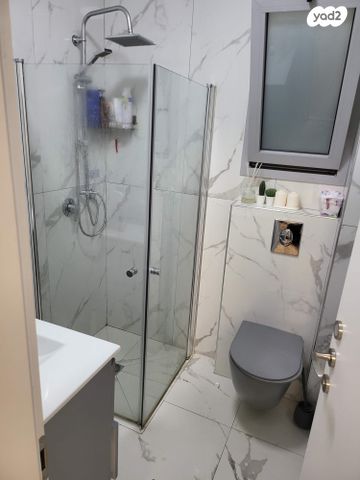 דירה, שדרות מנחם בגין 8, החותרים, טירת כרמל