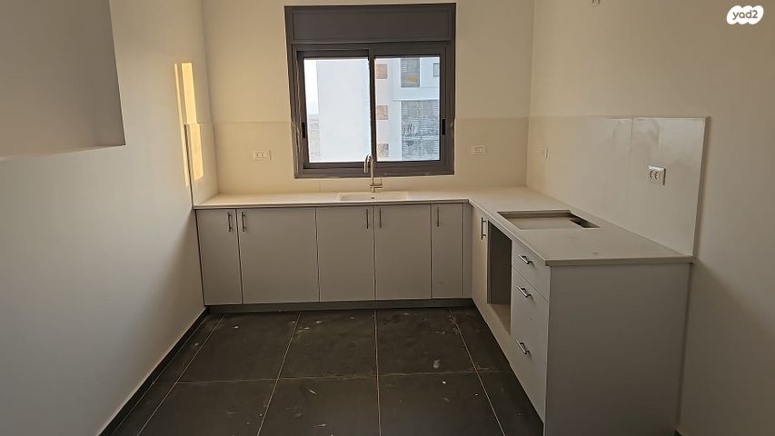 דירה, יצחק בן צבי 6, שיכון ד, טבריה