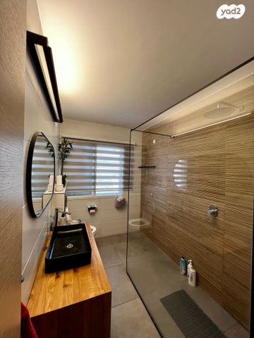 גג/ פנטהאוז, התאנים 6, מרכז העיר, קרית אתא