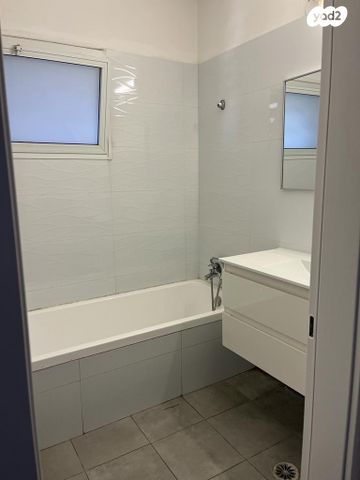 דירה, משה דיין 28, בן גוריון, חולון