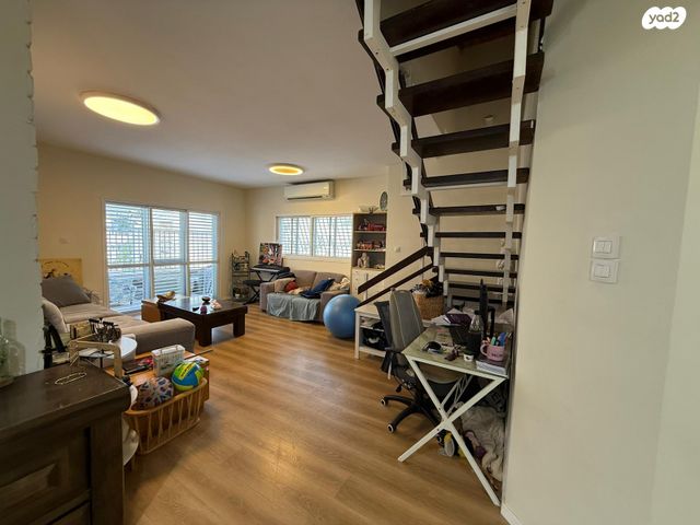 דופלקס, החומש 17, מגדיאל, הוד השרון