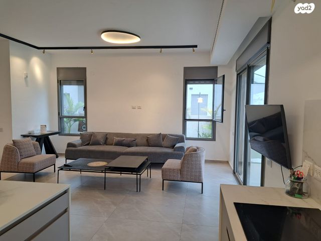 דו משפחתי, השעורה 67, מרכז שפירא, מרכז שפירא