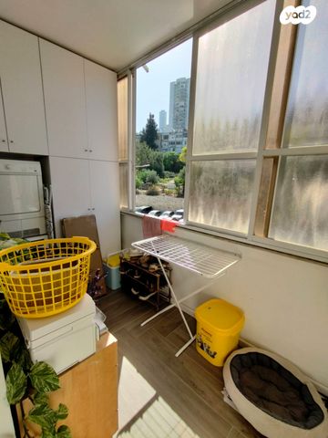 דירה, שדרות הציונות 38, עבאס, חיפה