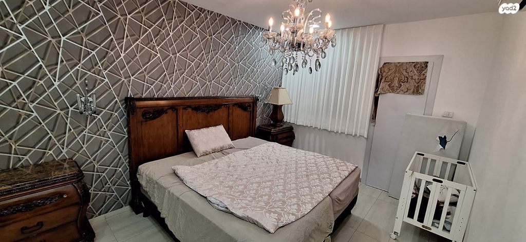 דירת גן, הרב ולנשטיין 1, רמות, ירושלים