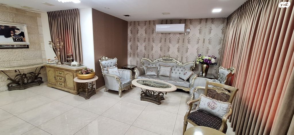 דירת גן, הרב ולנשטיין 1, רמות, ירושלים