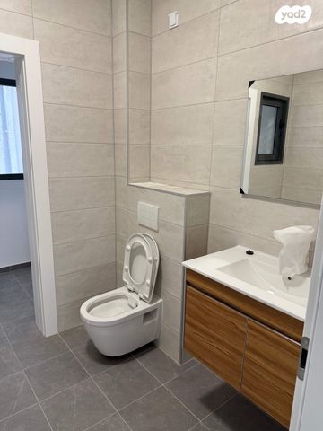 דירה, אהוד מנור 10, המוזיקה, שדרות