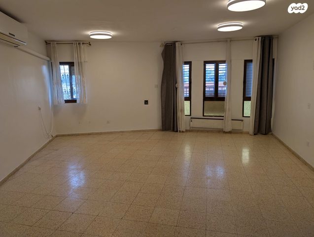 דירה, יגאל אלון 10, רמות, ירושלים