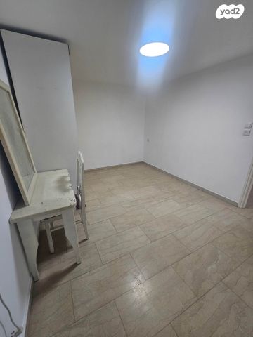 מרתף/ פרטר, היקינטון 5, בנה ביתך, קדימה צורן