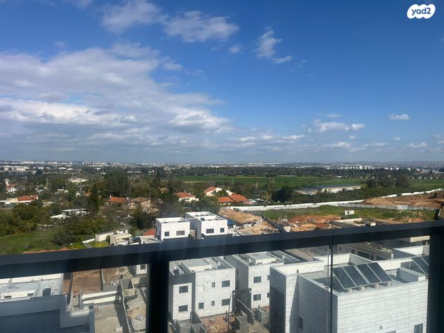 לאה גולדברג 6