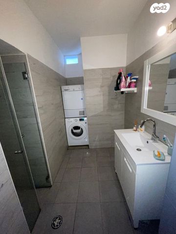 ז'בוטינסקי 48