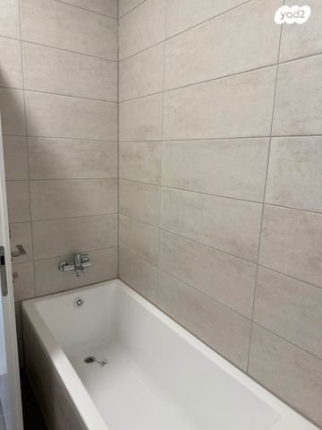 דירה, אהוד מנור 10, המוזיקה, שדרות