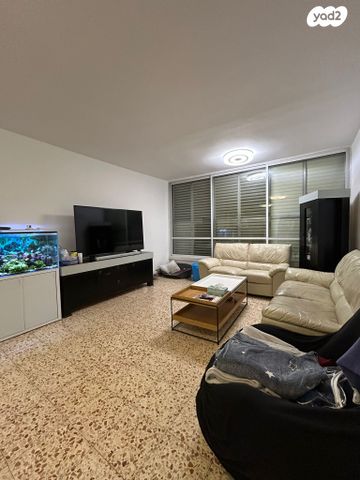 דירה, טשרניחובסקי 18, הפרחים, כפר סבא