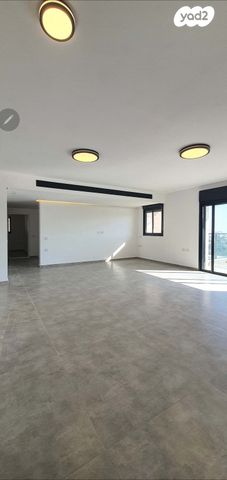 דירה, הגיתית 3, כלי שיר, מעלה אדומים